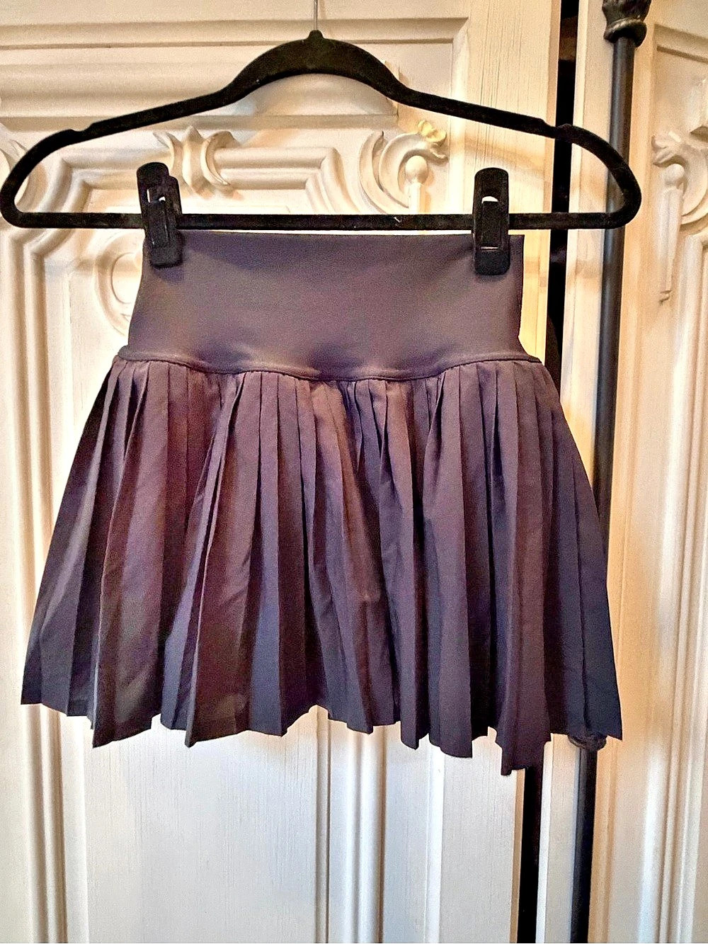 ALO Yoga Pleated Athletic Skort – Black – Size XS